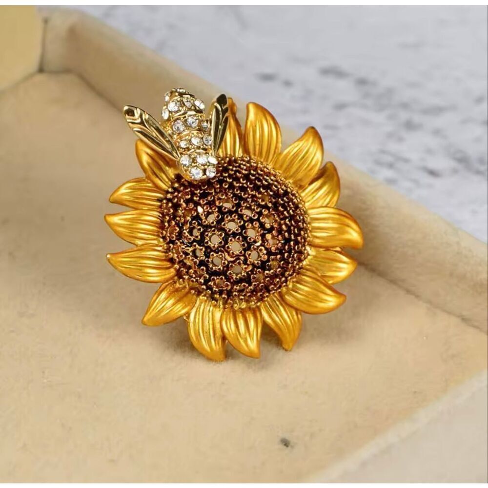 Art-Inspired Golden Sunflower Bee Brooch Pendant NWOT